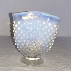 Vintage Fenton Hobnail Opalesvent White Bud Fan Vase